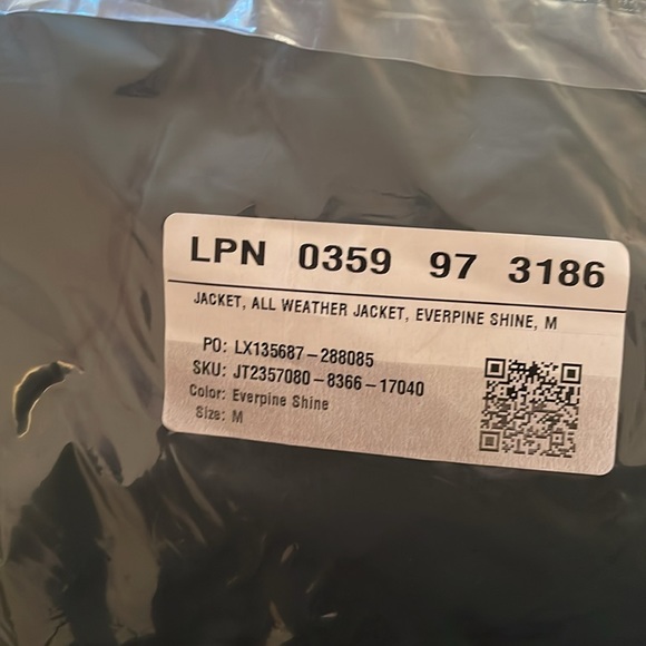 NWT/NIB Fabletics Green All Weather Jacket "Everpine Shine" Size Medium - Picture 3 of 9